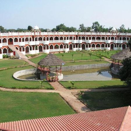 Aum Health Resort Vadodara Exterior foto