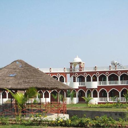 Aum Health Resort Vadodara Exterior foto