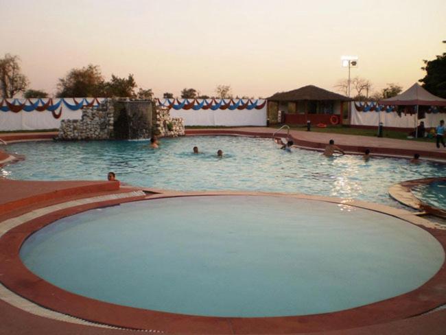 Aum Health Resort Vadodara Exterior foto