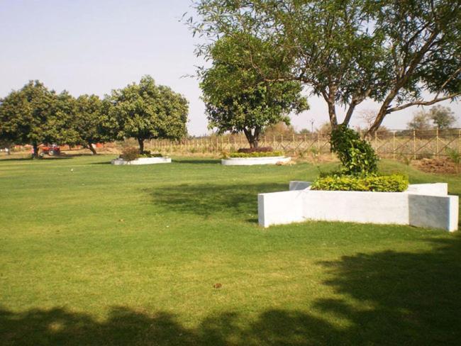Aum Health Resort Vadodara Exterior foto