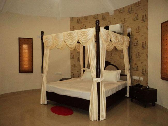 Aum Health Resort Vadodara Exterior foto