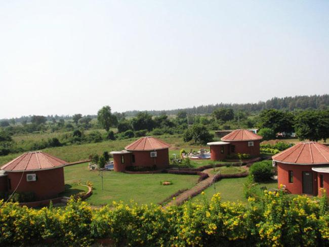 Aum Health Resort Vadodara Exterior foto